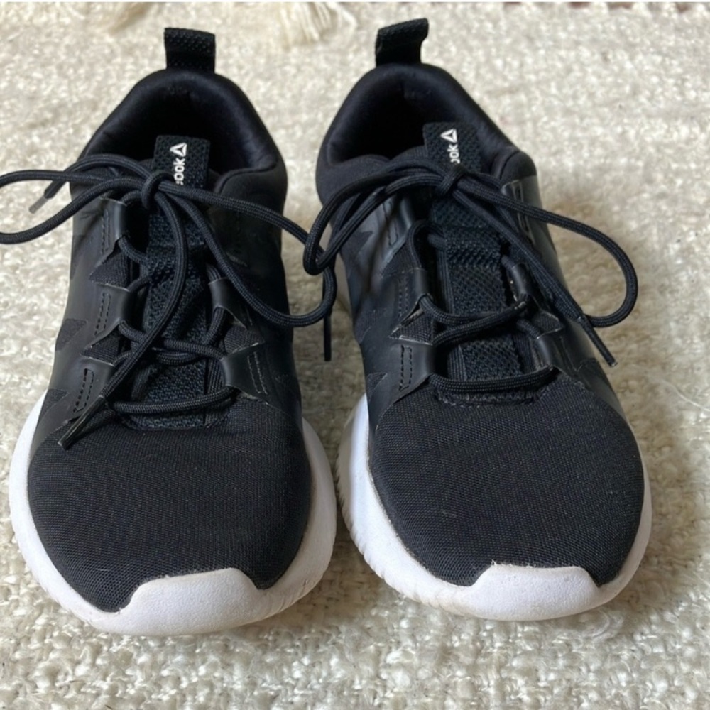 🏋🏽‍♀️ REEBOK Size 8 Black Training Sneakers
